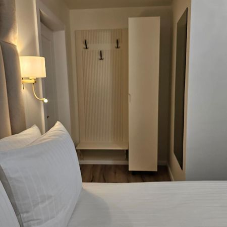 Hotel Queen Ramnicu Valcea Exterior foto